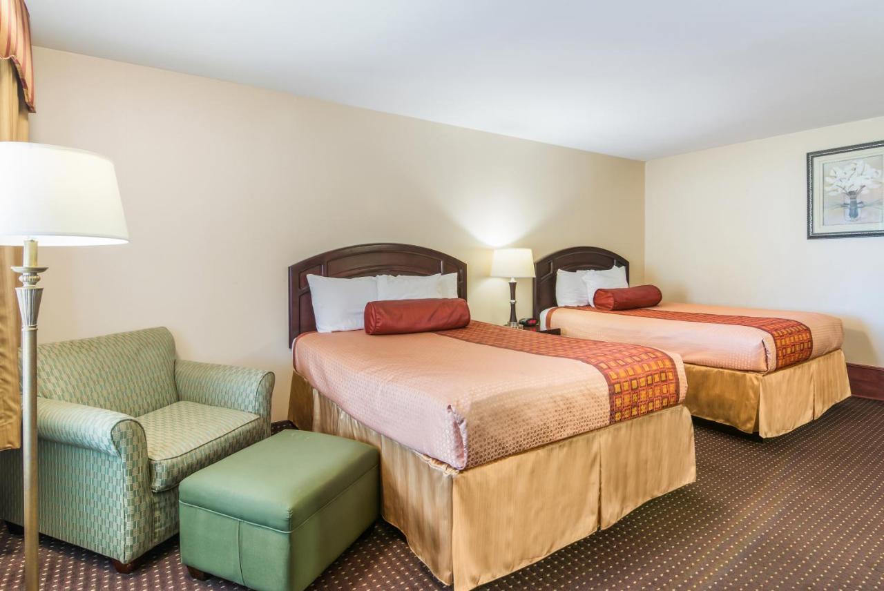 Rodeway Inn Weedsport Exterior foto