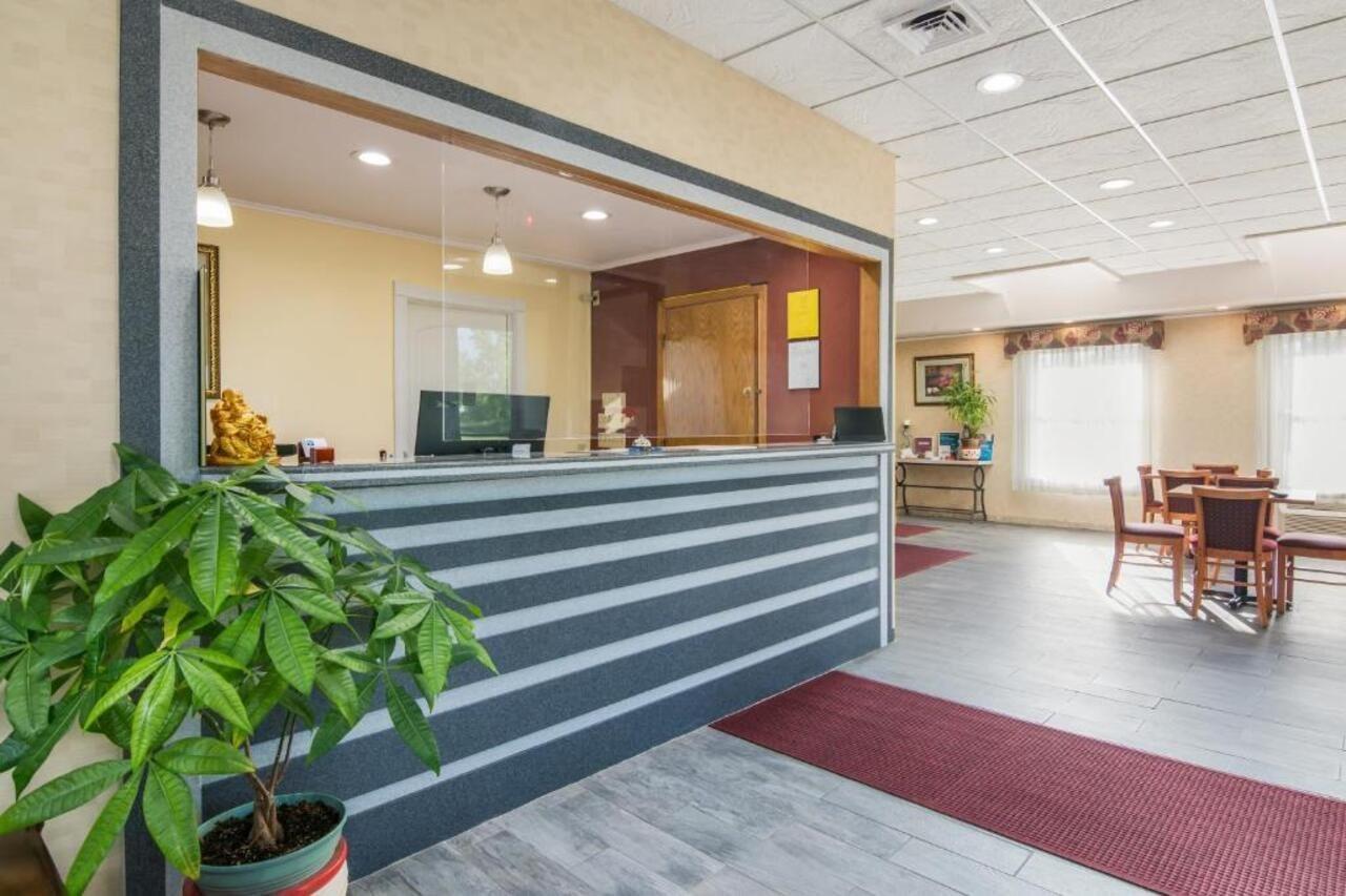 Rodeway Inn Weedsport Exterior foto