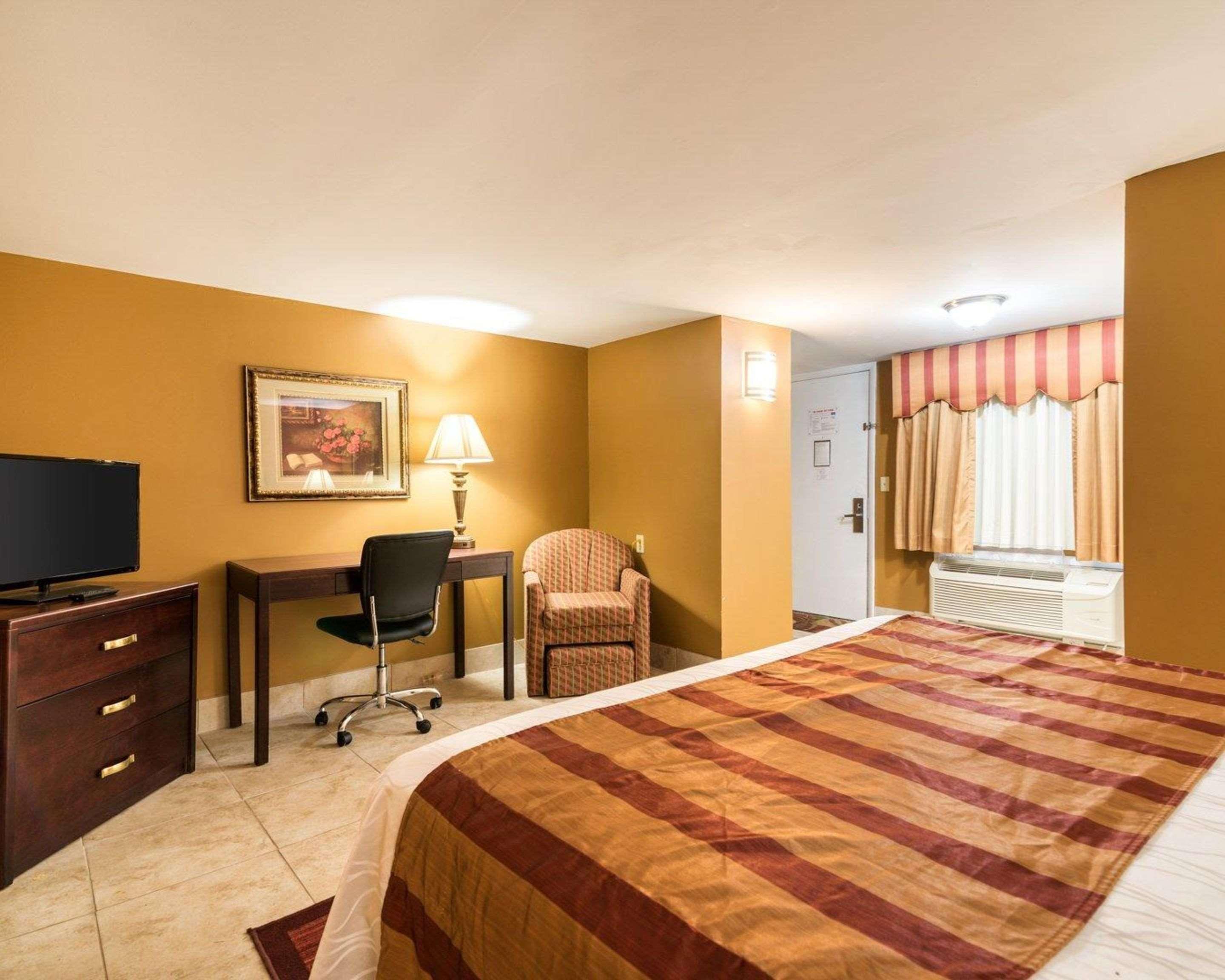 Rodeway Inn Weedsport Exterior foto