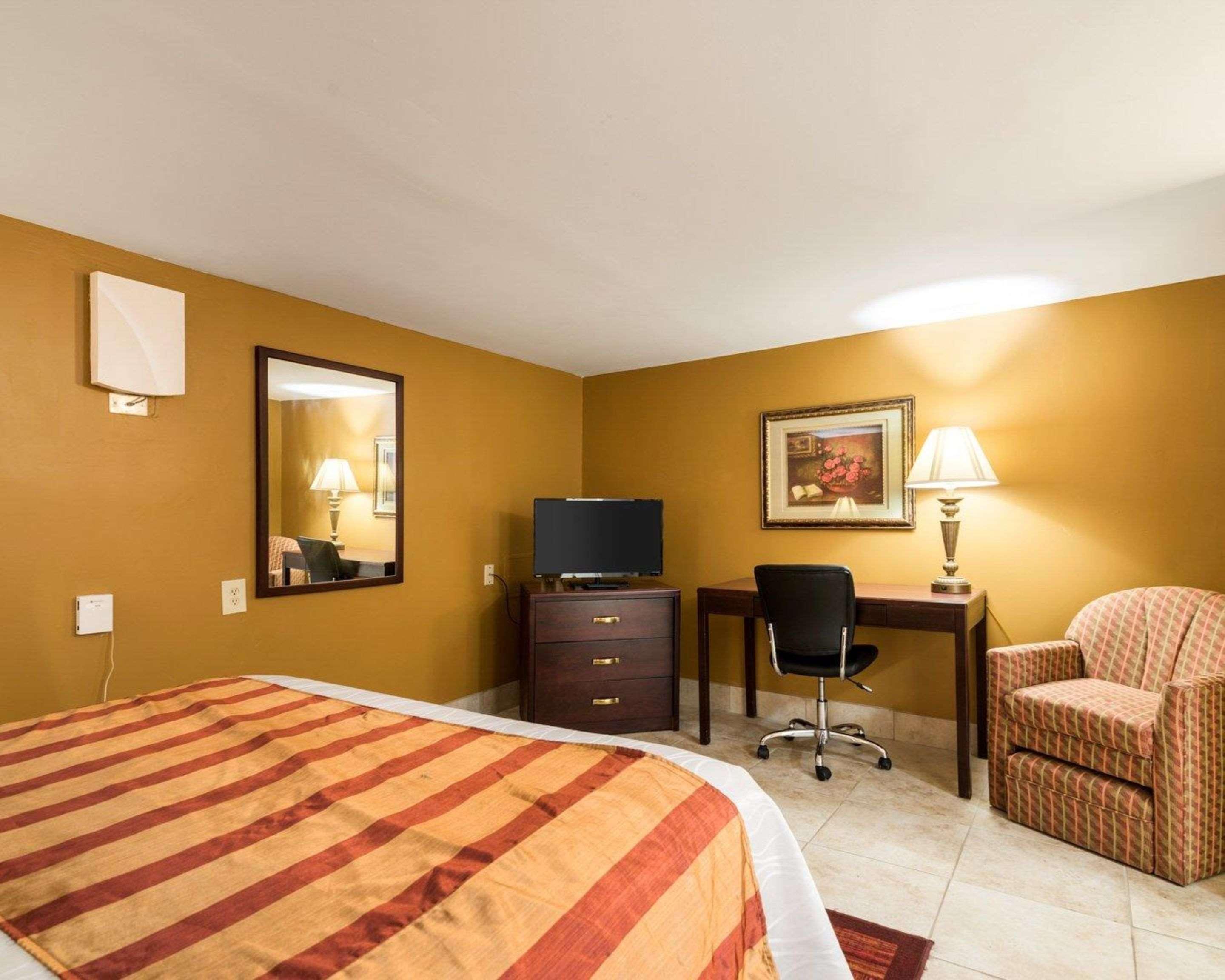 Rodeway Inn Weedsport Exterior foto