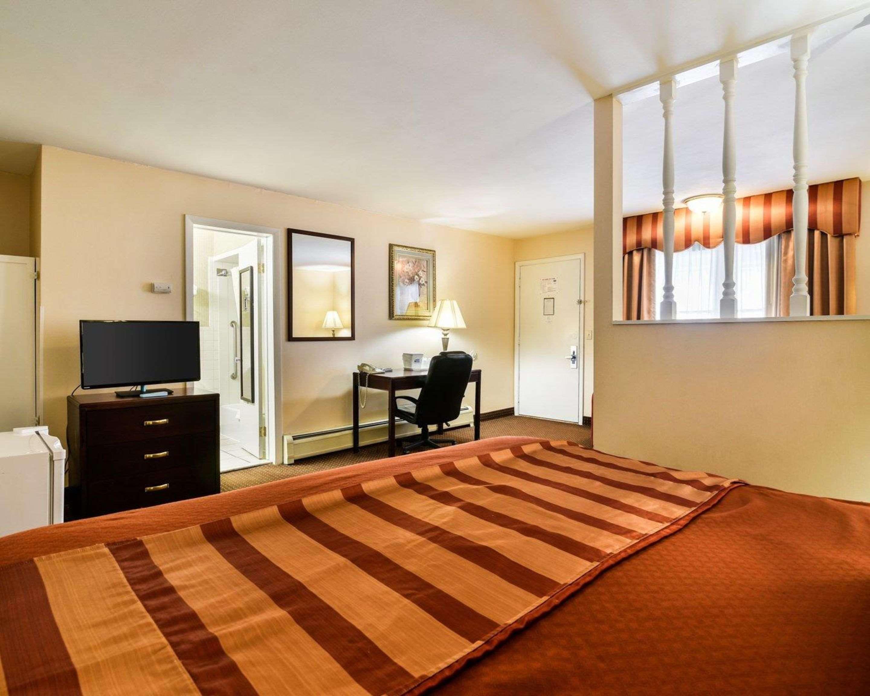 Rodeway Inn Weedsport Exterior foto